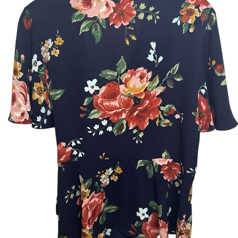 ☀️Monteau Navy Floral Wrap Top Size Large - Picture 2 of 3